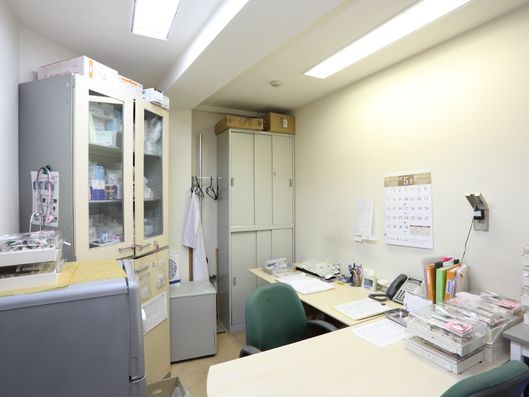 収納棚などが設置された空間