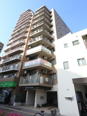 鉄筋コンクリート造１０階建ての外観