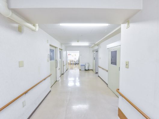 １階各居室を繋ぐ廊下