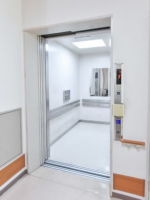 エレベーター内
