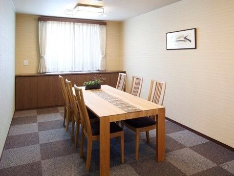 「ニチイホーム北浦和」の相談室。スタッフと腰を据えて対話できる。