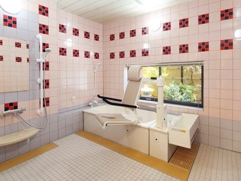 「ニチイホーム北浦和」の個人浴室。介護度に関わらず快適なバスタイム。