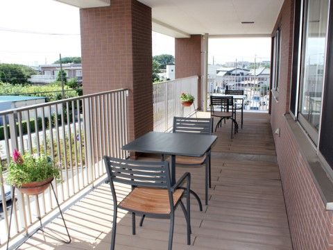 みっつの輪のテラス。入居者様同士の親睦を深められるオシャレな空間です。