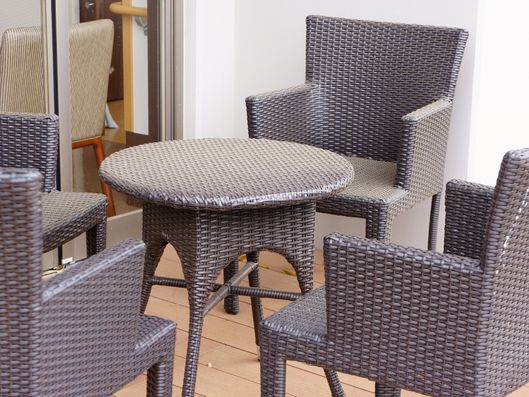 テラスのテーブルといす