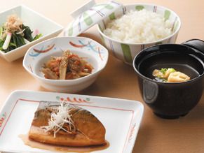 魚の煮付けときんぴらやおひたしのセット
