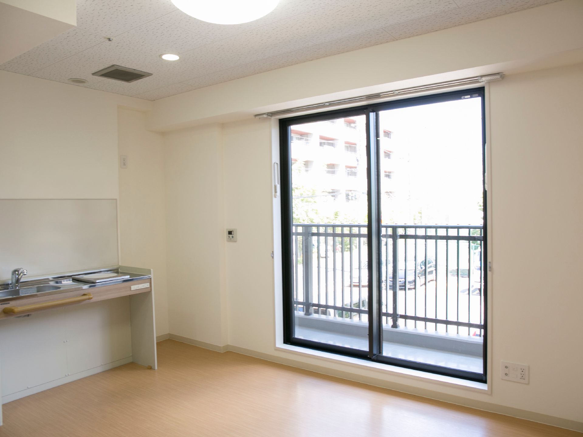 ココファン仲池上の日常。居室は全室個室をご用意。いつも快適にお暮しいただけるように、たくさんの工夫を凝らした施設を誕生させました。