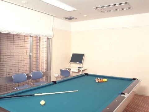「敬老園サンテール千葉」のビリヤード。男性の方に好かれるビリヤード台がある。