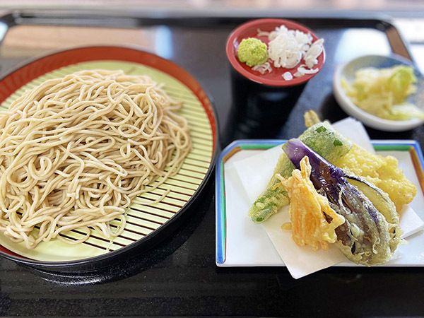 天ぷらの盛り合わせとそばのセット