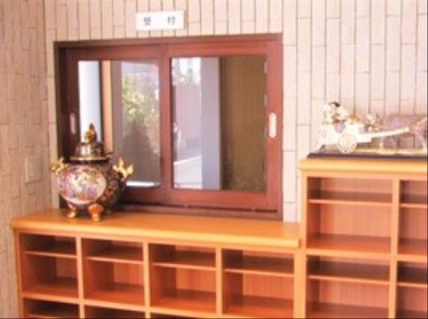「カーサルーデ」受付。新しくご入居される方とお会いできるのを心よりお待ちしております。