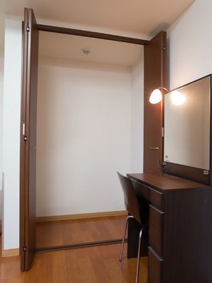化粧台の奥の納戸