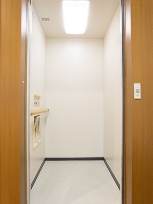 エレベーターの中