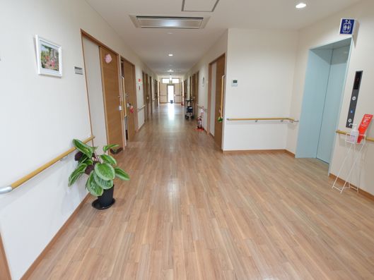 広いエレベーターホール