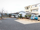介護施設の外観と駐車場
