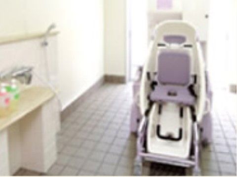 ひだまりの家の設備。ご入居者様のご負担を少しでも軽減できるような介助器具をご用意させていただいております。