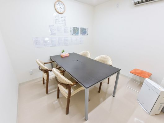 テーブルのある部屋