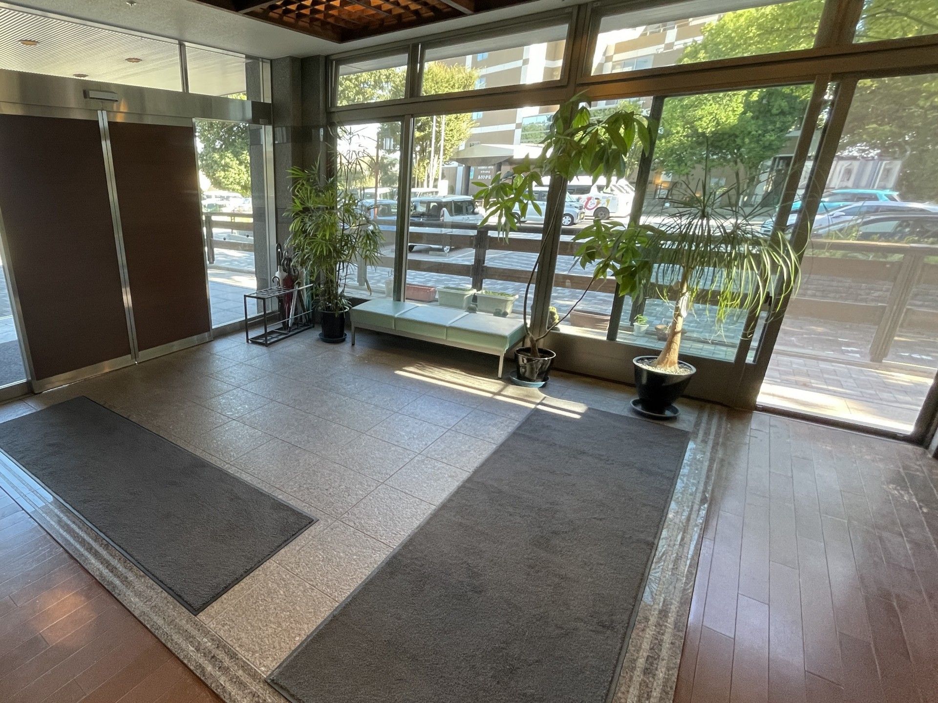 明るいエントランス