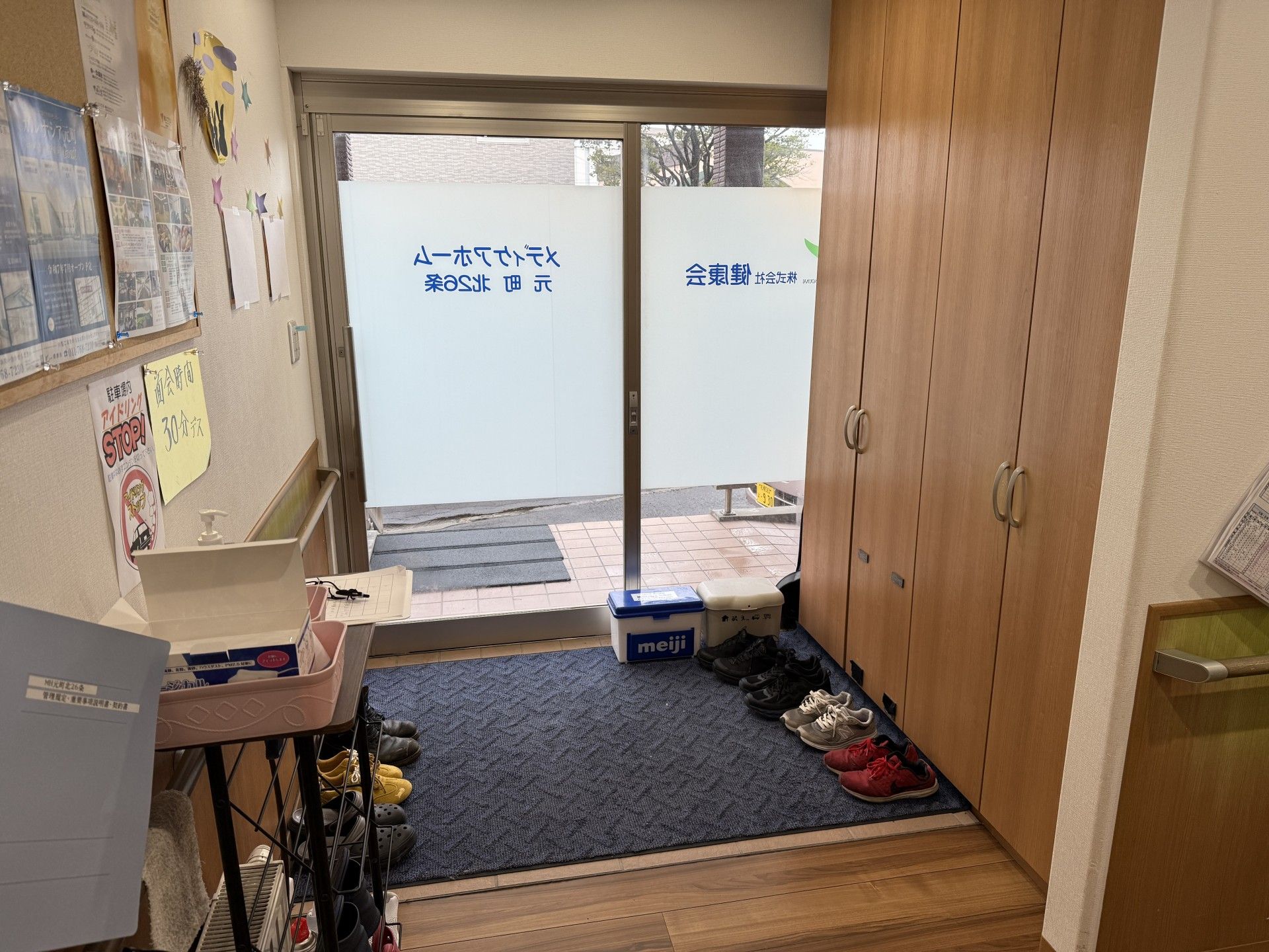 靴が並ぶ玄関スペース