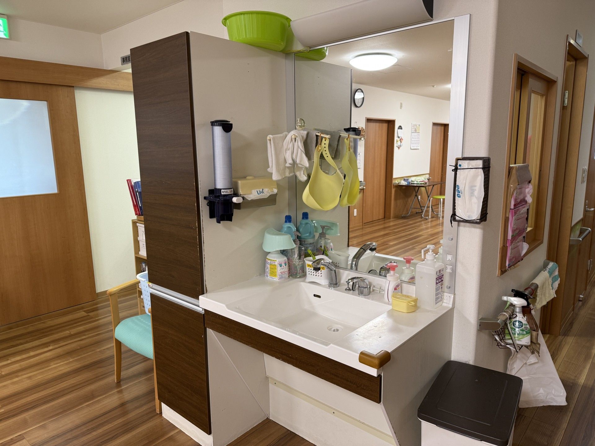 手洗い場と廊下