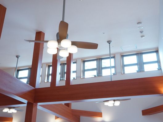 明るく開放的な空間