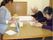 認知症予防につなげるため、公文式学習を導入しており、職員が時間を測るなどのサポートをしながら学習をしている。