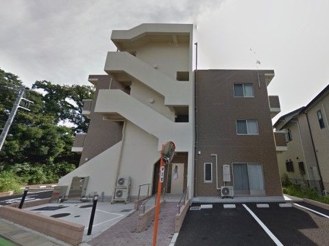 敷地内に駐車スペースが設けられ、車で気軽に来訪可能な施設