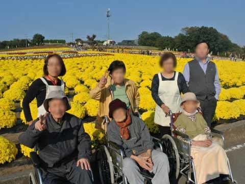 「ラポール伊勢崎」外出風景。自然豊かな風景を堪能できる場所へ出掛けることも多々あります。