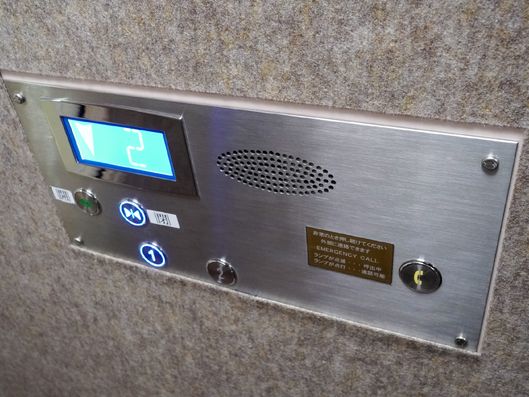 エレベーター内