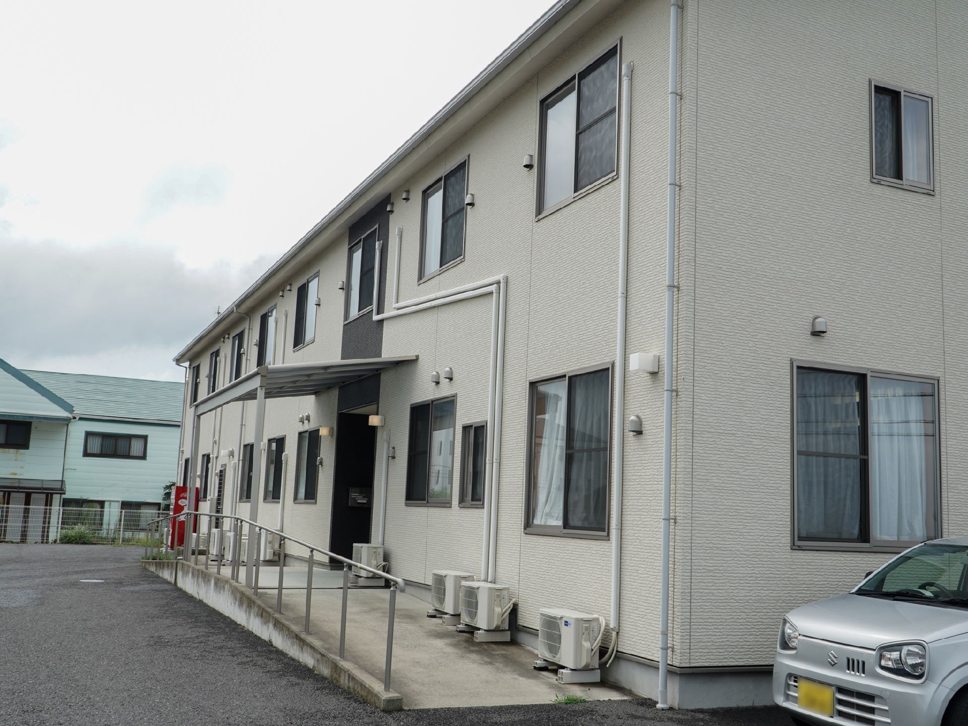 広い駐車場があるので遠方からでも気軽に通うことができる介護施設