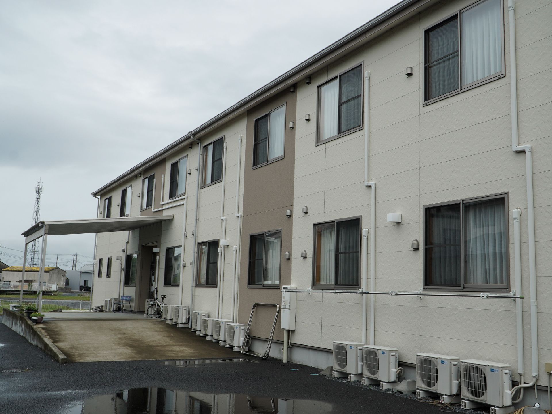 日当たりの良い2階建ての施設