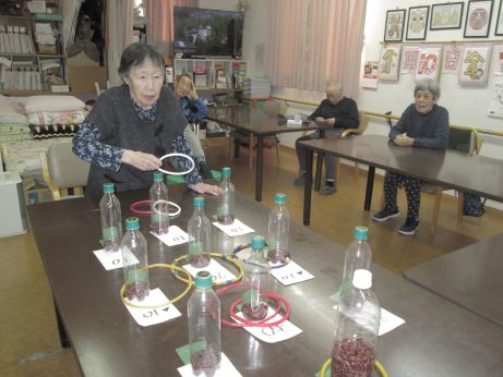 輪投げを楽しむ様子