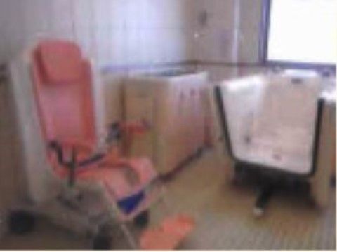 施設には、介護浴槽や浴室専用の車椅子を完備している。体の不自由な方でも快適に入浴ができるので安心である。