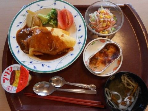 「サンスマイル小山」の洋食。グラタンやオムライスなどの洋食も召し上がっていただける。