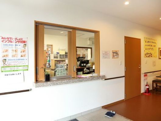 スタッフルームの前