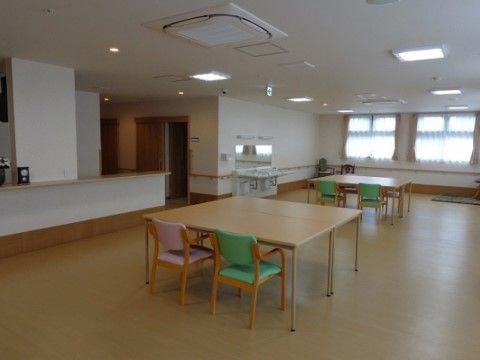 椅子のある共有スペース
