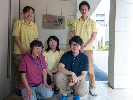 制服姿のスタッフ