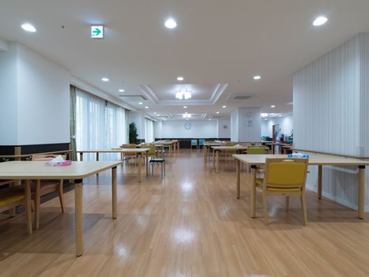 施設利用者が集まる広い部屋