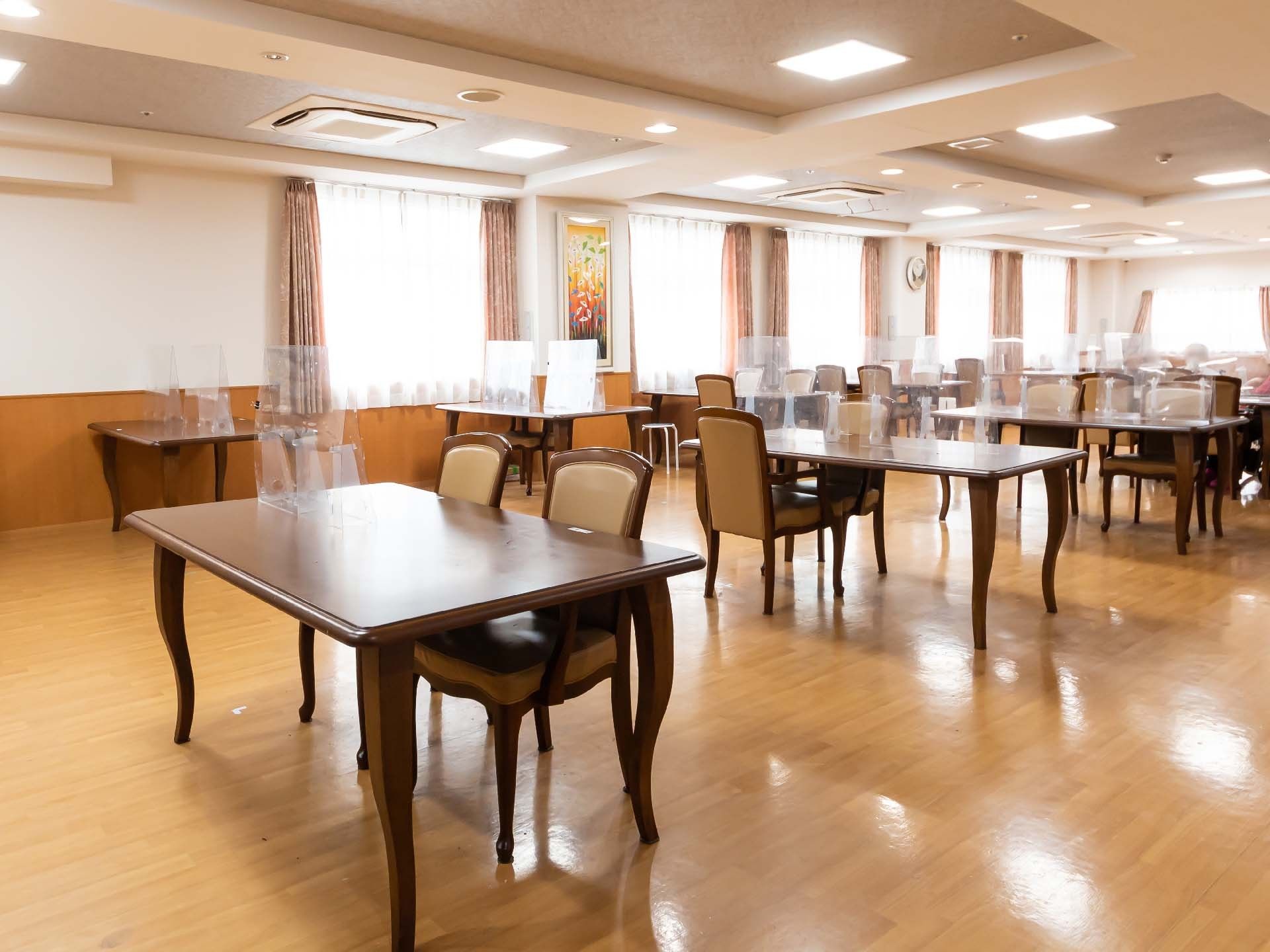 椅子やテーブル、テレビが設置され、趣味やコミュニケーションなどで利用されている共有スペース