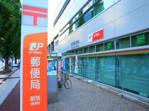 施設の近隣には郵便局があるため、入居者様はお金の出し入れをしたり、切手などを購入することもでき便利である。
