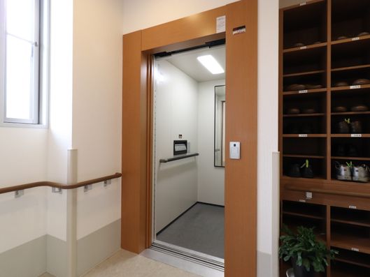エレベーター周辺