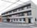 鉄筋3階建ての施設の外観。エントランスには屋根が設置され、車からも濡れることなく施設に入ることができる。