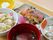 家庭的でなお且つ栄養バランスを考慮した美味しい食事を楽しんでもらえる。おしぼりも付いているので衛生的である。