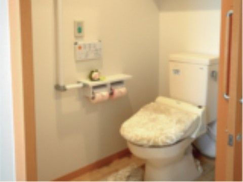 「福寿庵」の多目的トイレ。清潔感のある空間。