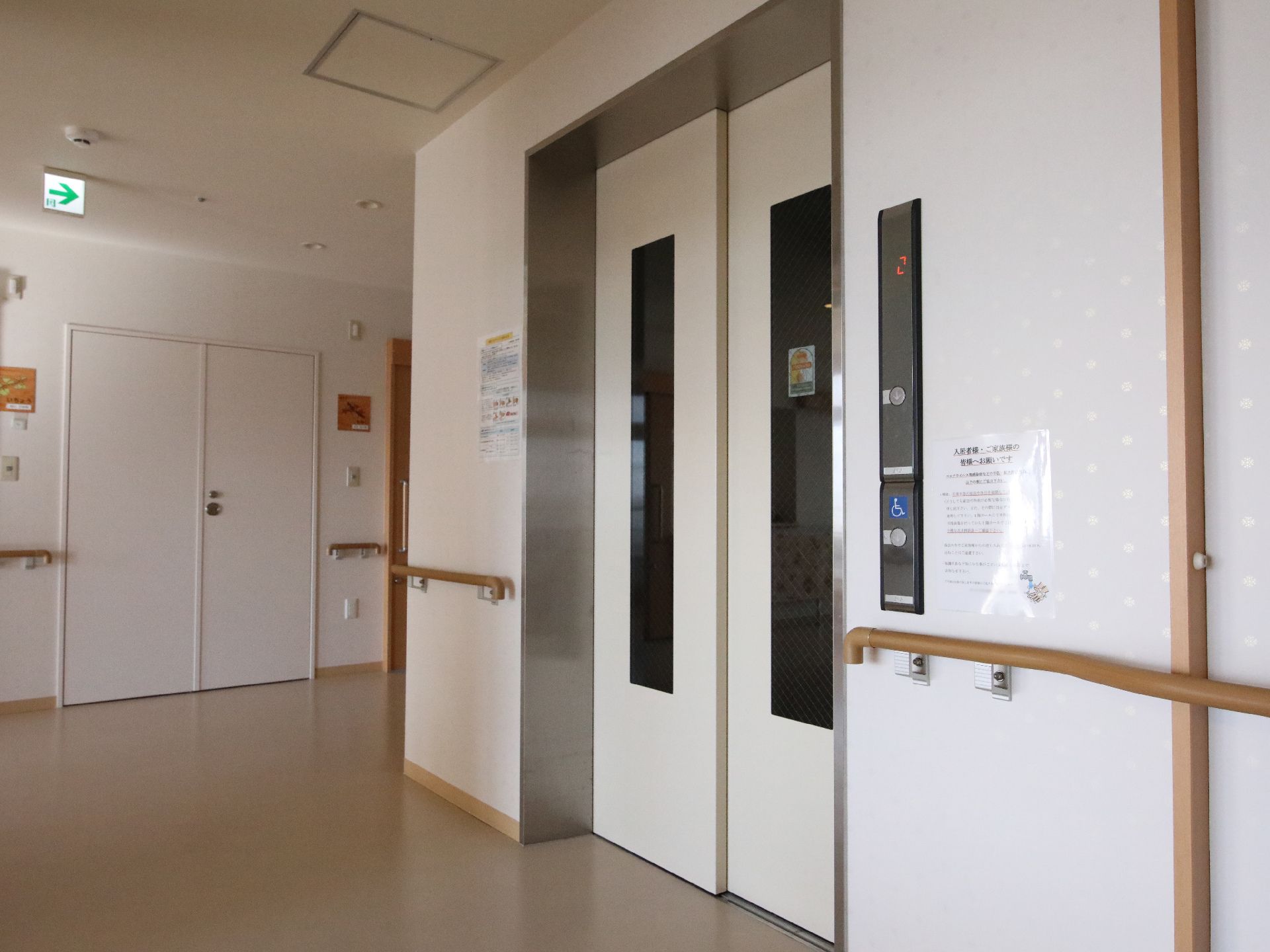 施設内エレベーター