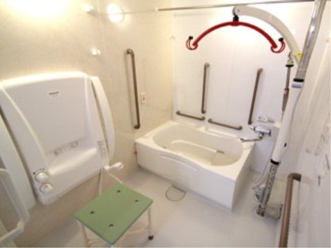 「いせはら療養センター」の浴室。要介護の方にも入浴していただける浴室を完備している。