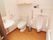 共有トイレには、便座式と男性用トイレを備えている。洗面台を設置し、トイレ後の手洗いをスムースに行え、衛生的である。