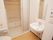 浴室を備えた居室ではトイレ兼洗面台が脱衣所となり、広いスペースをとっている。プライベートな時間をゆったりと過ごすことができる部屋である。