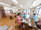 介護施設の居間で