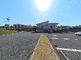 広々とした駐車場のある施設