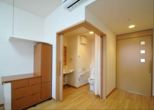 「ウエストライフ南片江」のトイレ・洗面台。移動距離が短く、身体への負担を和らげている。