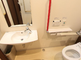 バリアフリー設計のトイレ設備